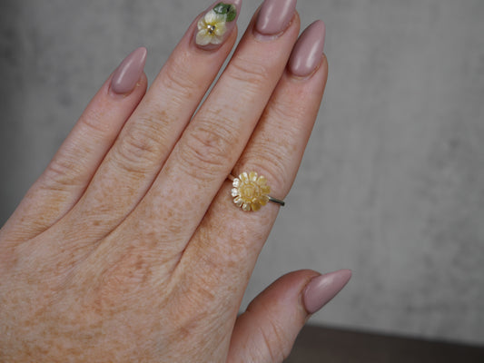 Mother of Pearl Daisy Ring