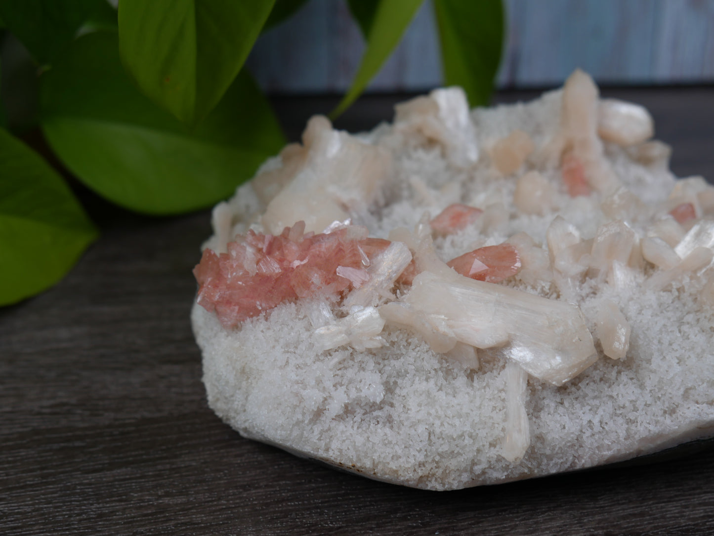 Silbite and Heulandite on Chalcedony Plate