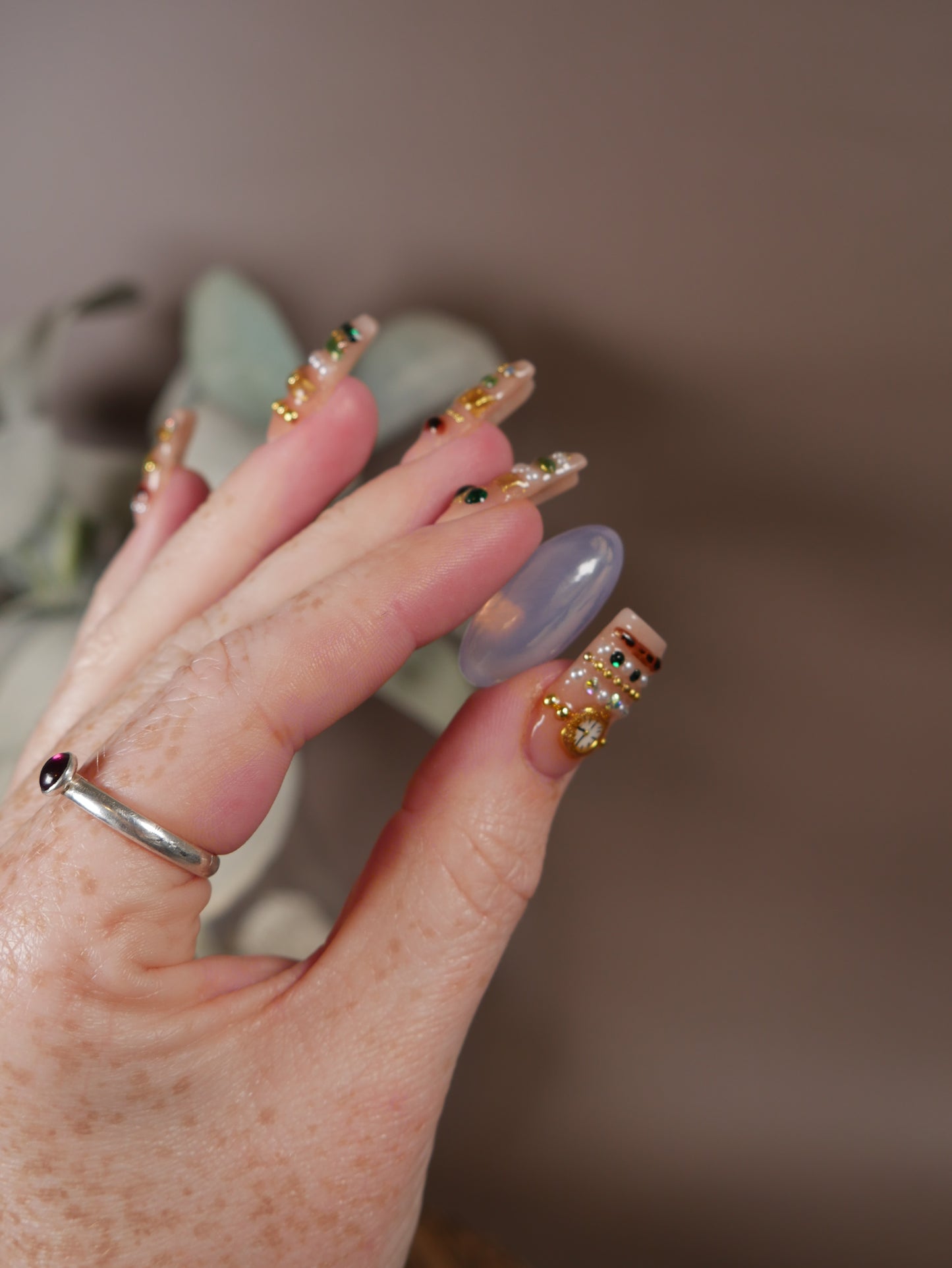 Lavender Moon Quartz Shiva [72i]