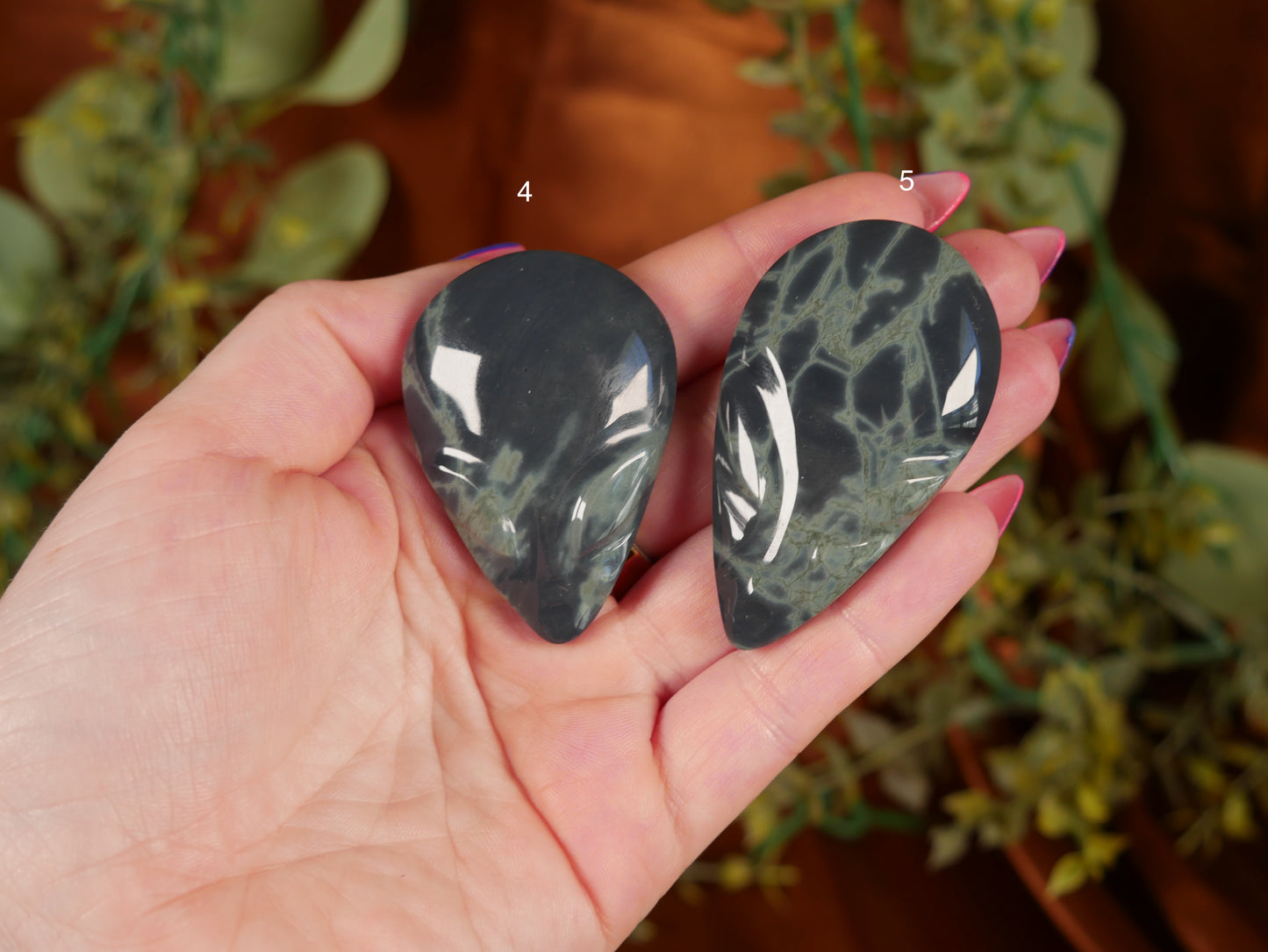 Spiderweb Obsidian Alien [medium]