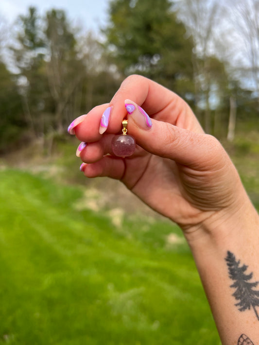 Tanzberry Quartz Apple Pendant